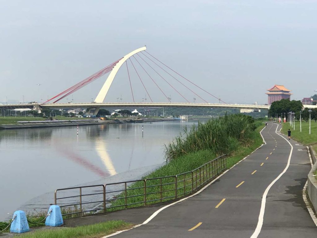 Riverbank bikeways in Taipei City and New Taipei City